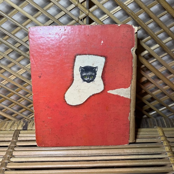 Vintage Socks Tell a Tale Book 1949 HTF cat - Picture 2 of 9